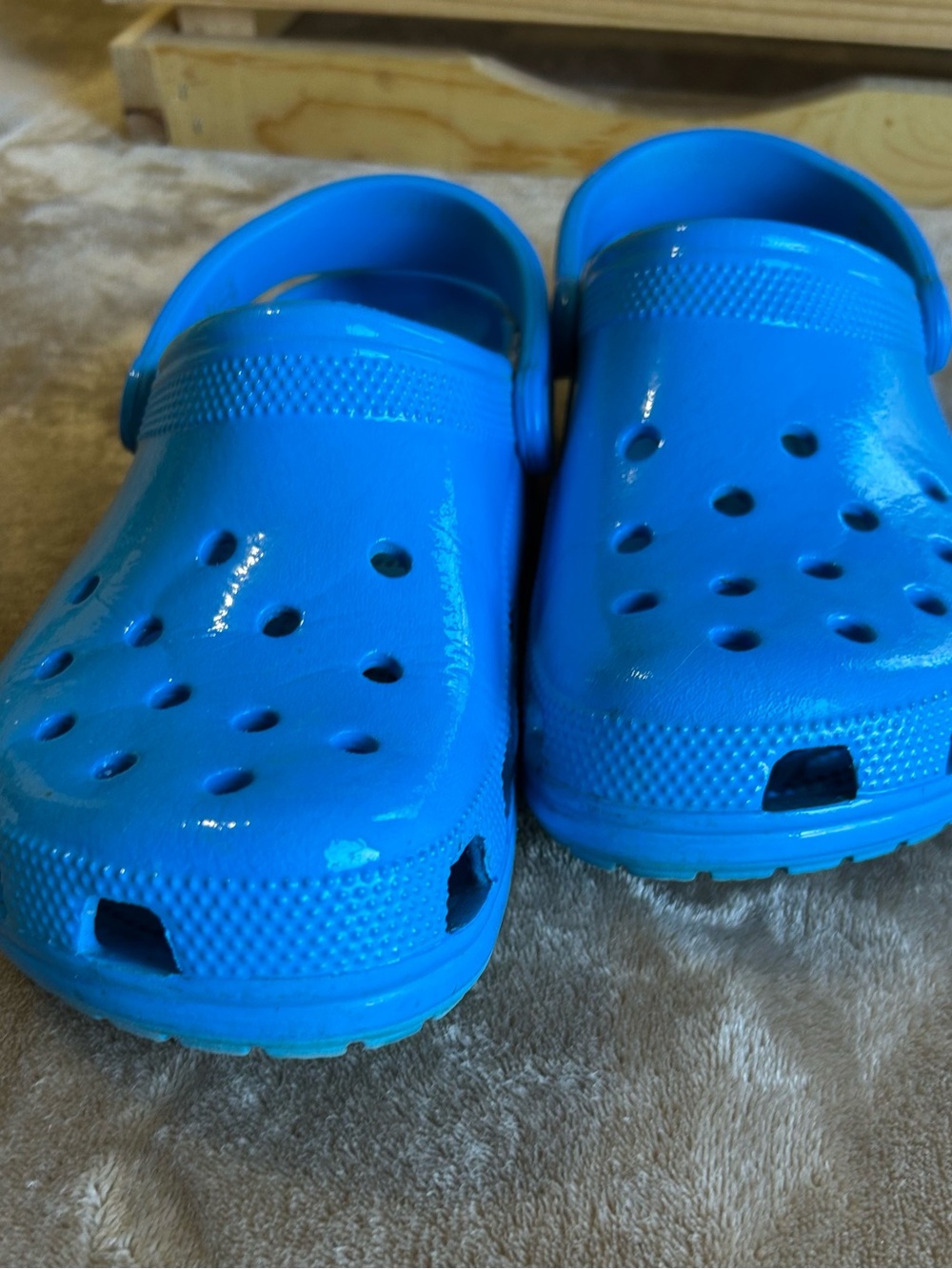 CROCS Classic Slip-On Clogs in Bright Blue Men’s 6 Ladies 8